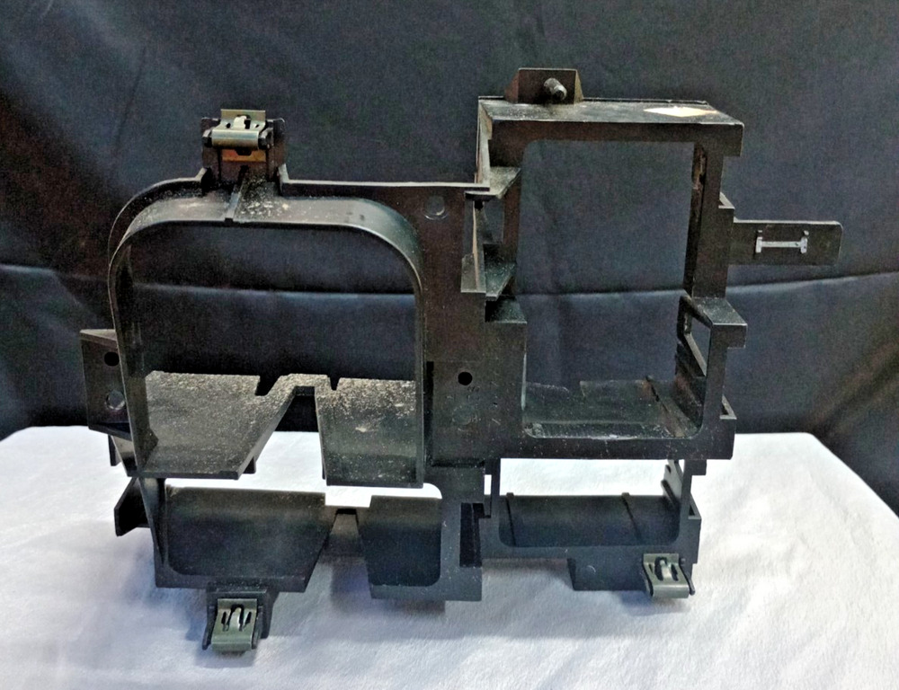 99-06 GMC Sierra Silverado Driver Side Dash Vent Switch Mount Bracket 15034164